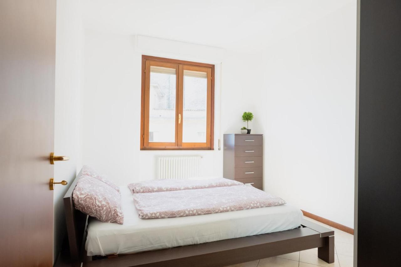 By The Lake Apartments - Centro Storico Ντεζεντσάνο ντελ Γκάρντα Εξωτερικό φωτογραφία