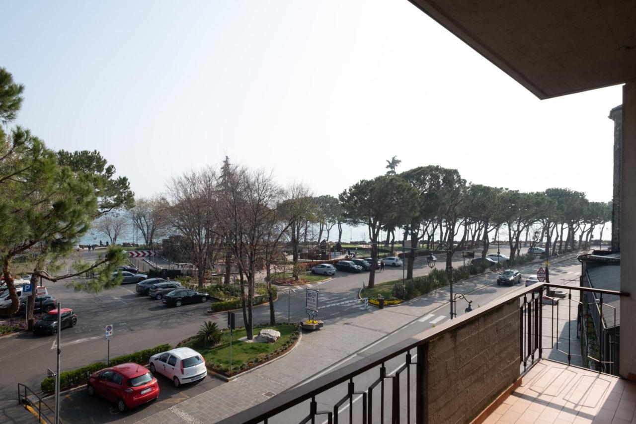 By The Lake Apartments - Centro Storico Ντεζεντσάνο ντελ Γκάρντα Εξωτερικό φωτογραφία